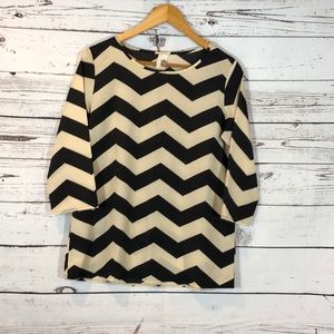 Francesca’s Medium Chevron Black & Cream Top